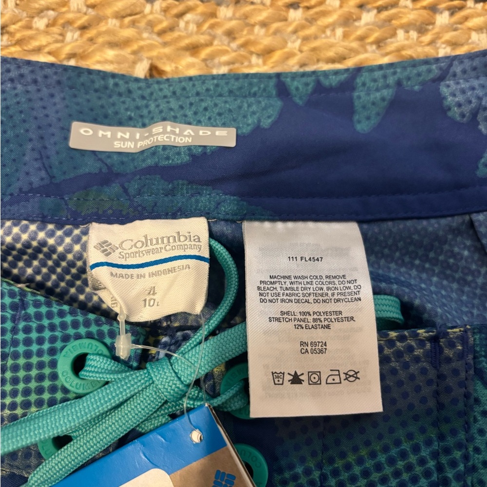 NWT women’s Columbia PFG board short
Size 4 flex fit 
Omni-shield & Omni-shade. - Picture 5 of 9